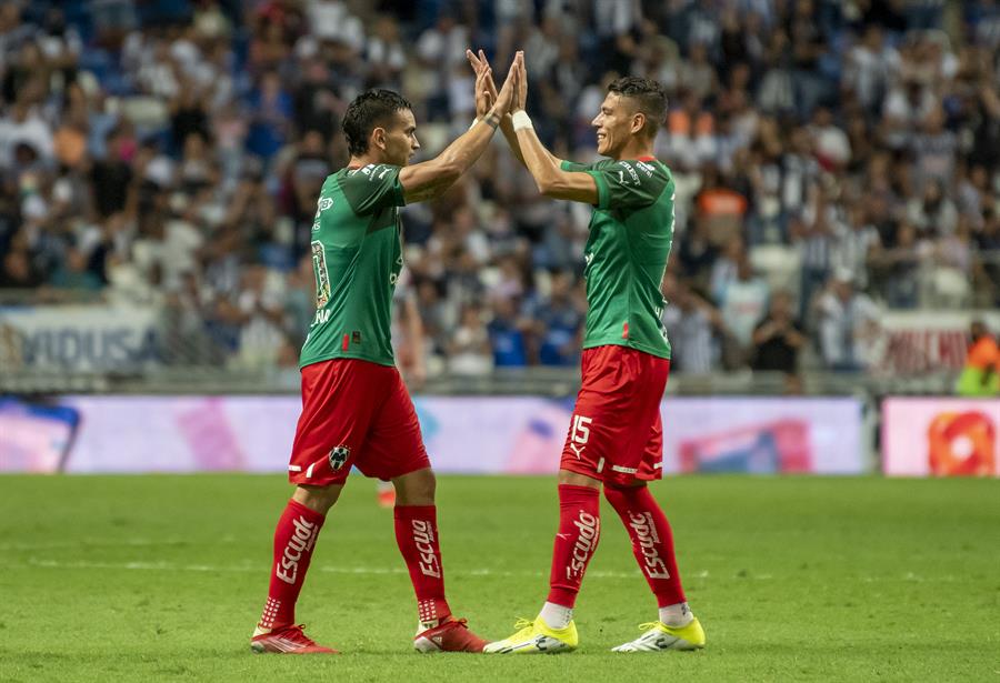 Sebastián Vegas anotó un golazo de cabeza en victoria de Monterrey sobre Atlas