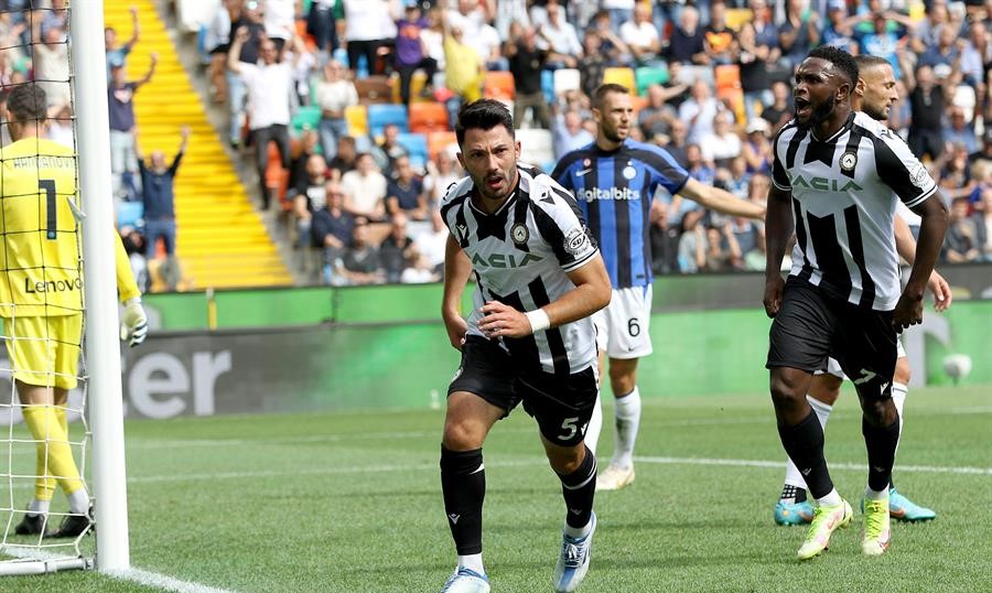 Udinese trepó a la cima en la Serie A con clara victoria sobre Inter de Milán