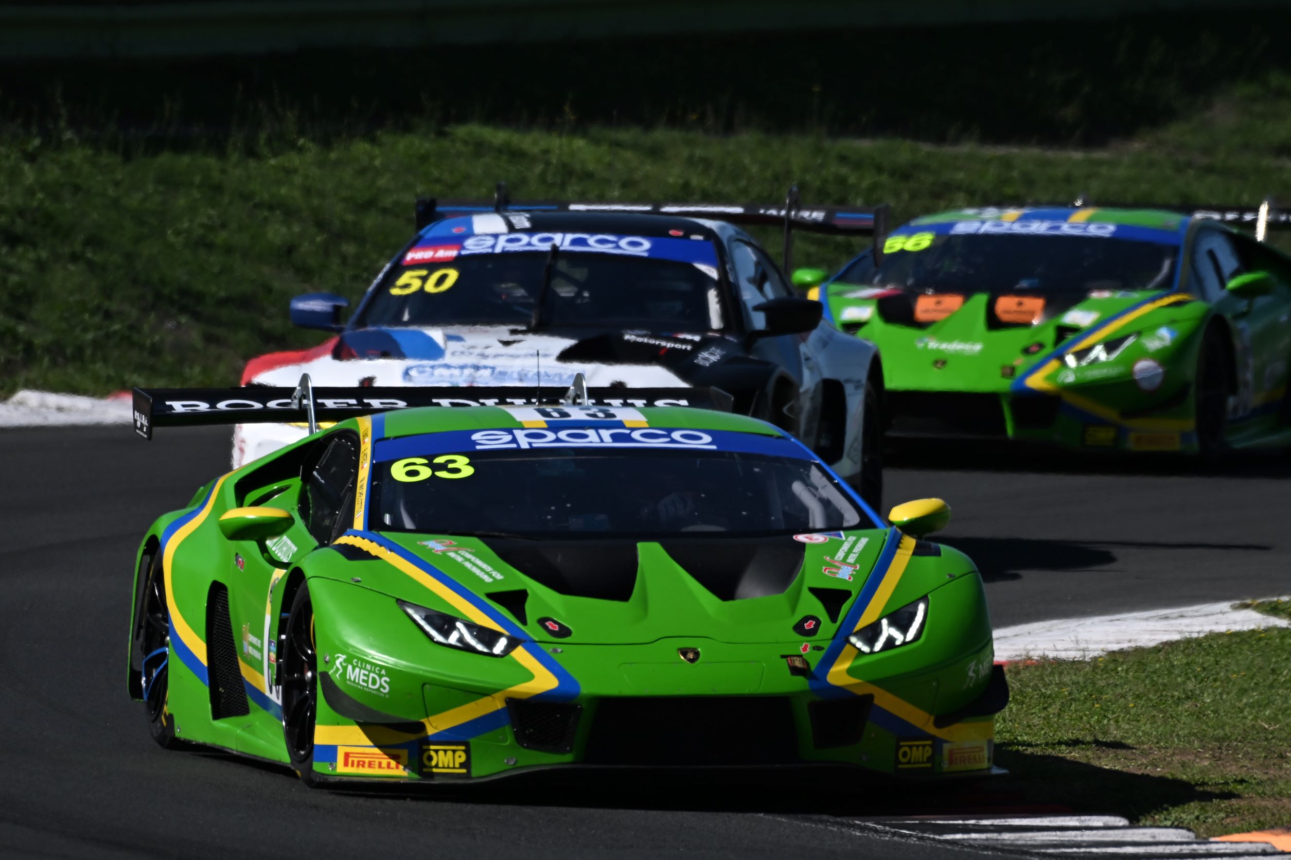 Benjamín Hites quedó a un punto de la corona en el Campeonato Italiano de Gran Turismo