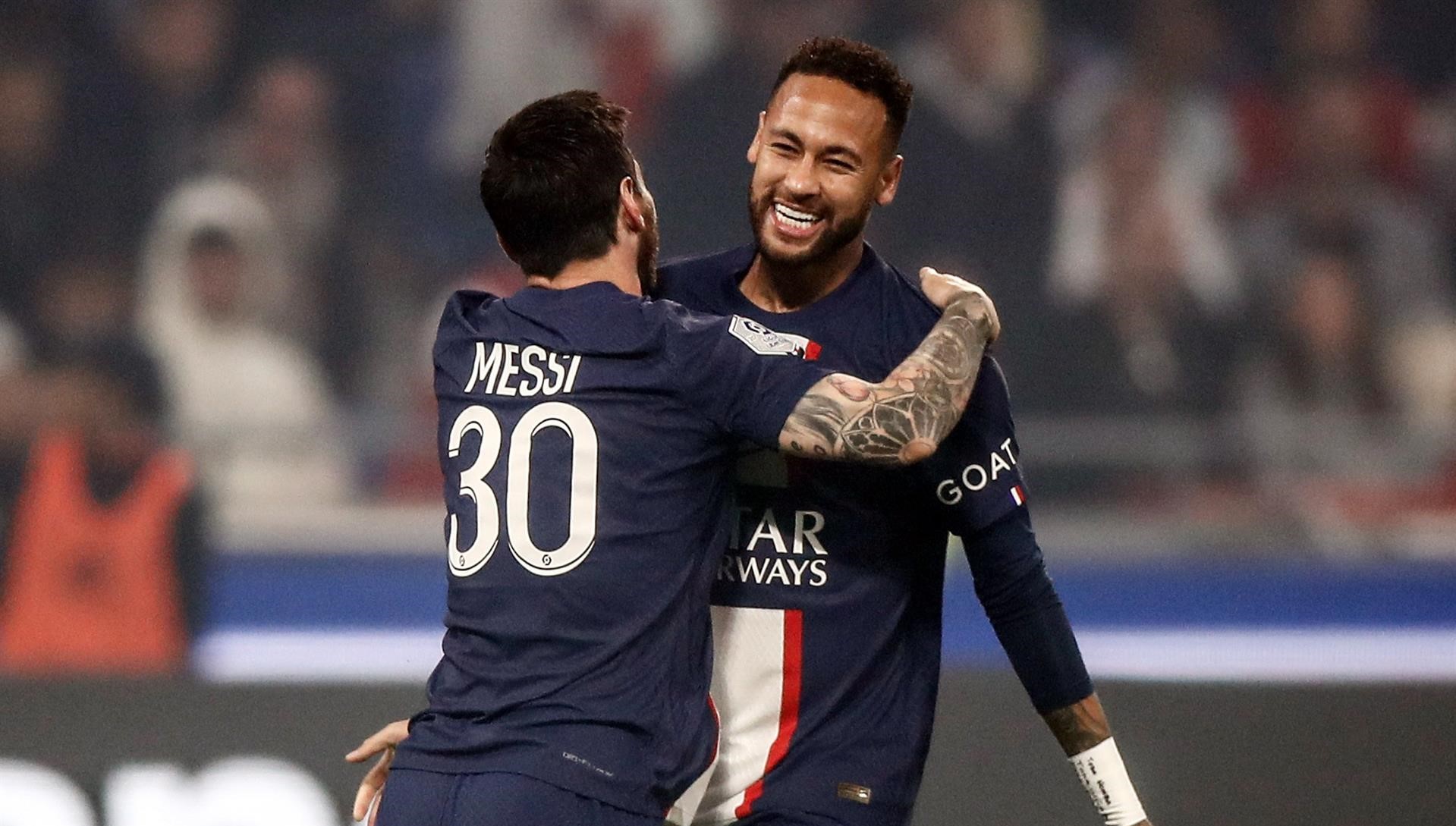 Neymar asistió y Messi anotó un golazo de primera para el triunfo de PSG sobre Lyon