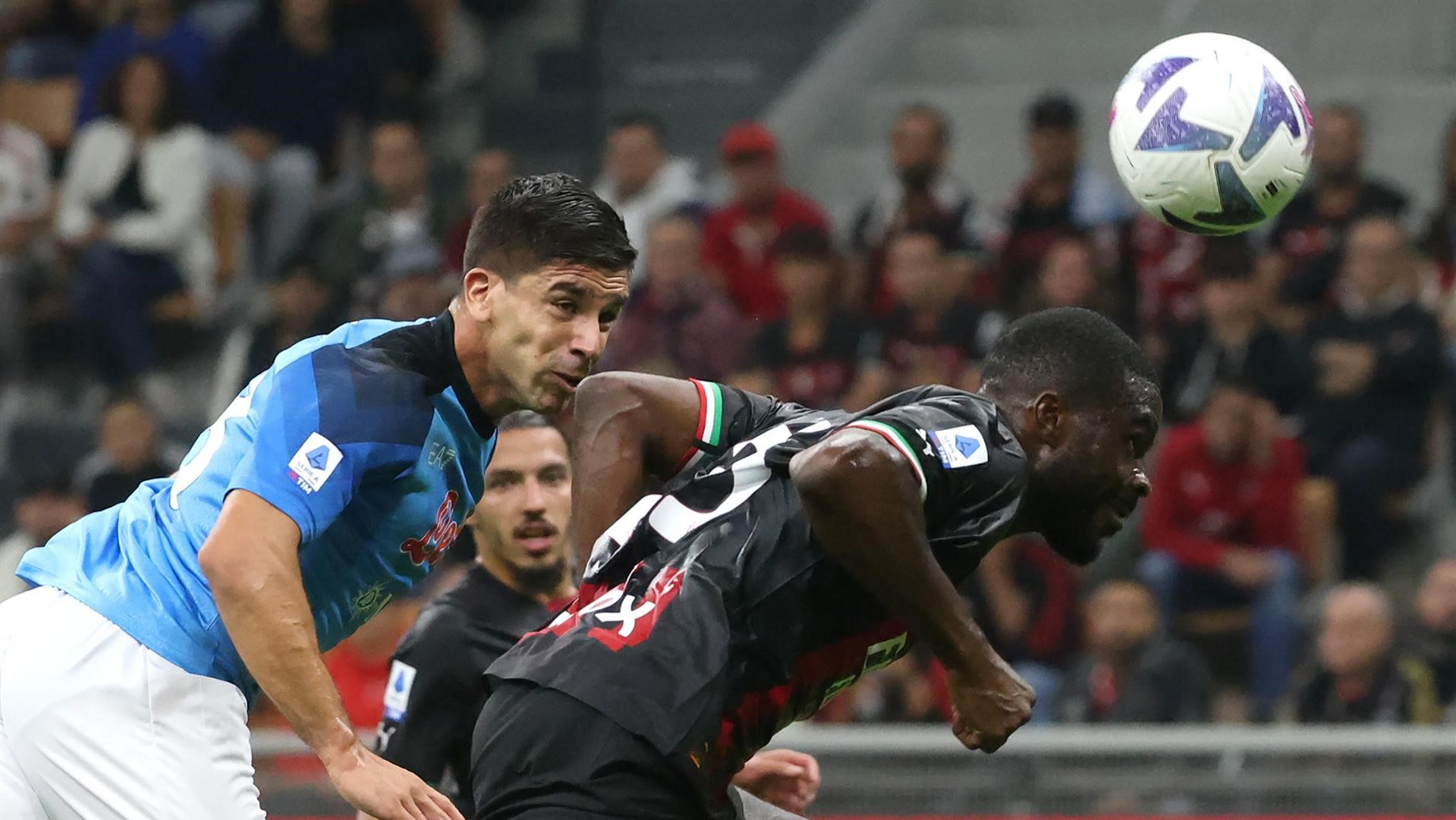 Giovanni Simeone le dio el triunfo a Napoli con un cabezazo ante AC Milan en la Serie A