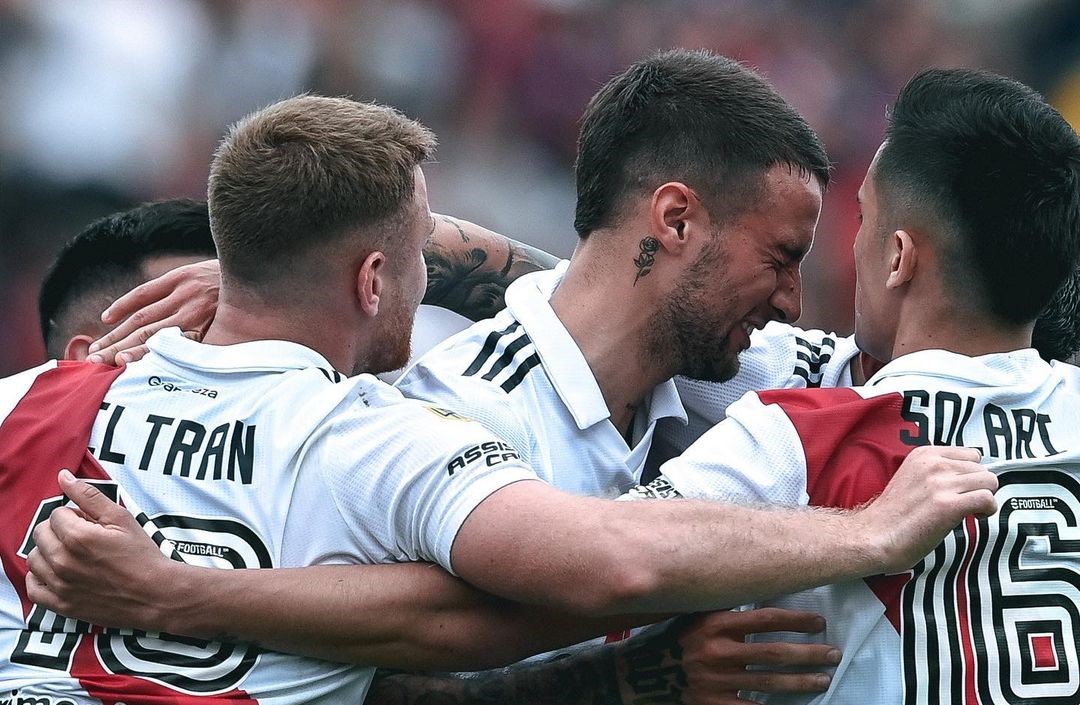 Emanuel Mammana soltó un derechazo para dar la victoria a River Plate ante San Lorenzo