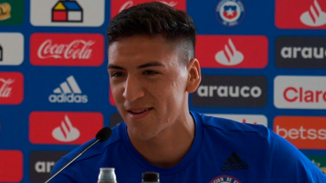 Very good, very nice: Marcelino Núñez se aventuró con frases en inglés y bromeó con Medel