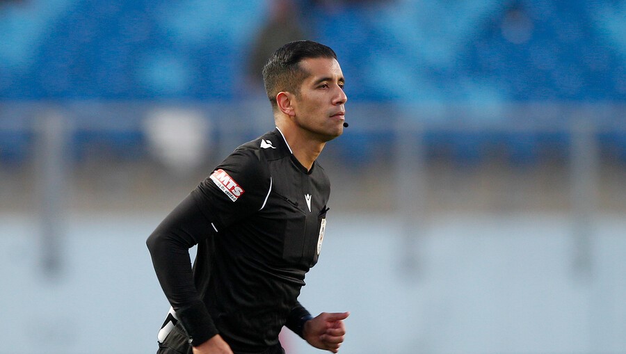 Nicolás Gamboa será el árbitro del clásico universitario entre la U y la UC en Copa Chile