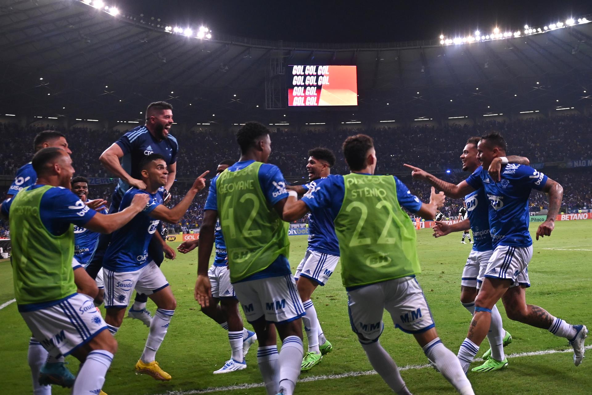 ¡Vuelve un gigante! Cruzeiro goleó a Vasco da Gama y selló su ascenso a Primera en Brasil