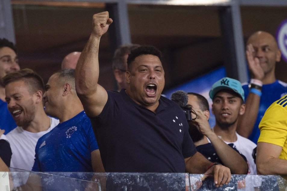 ¡Fenómeno! Ronaldo Nazario celebró con todo el ascenso de Cruzeiro