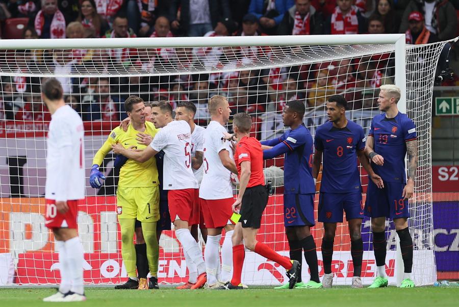 Países Bajos superó a Polonia en Varsovia y se jugará ante Bélgica su avance en la Nations League