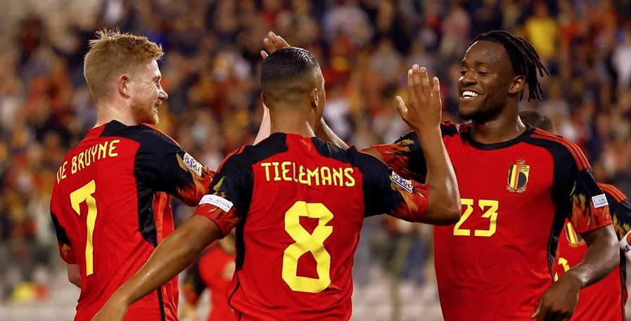 Bélgica derribó a Gales con goles de Kevin de Bruyne y Michy Batshuayi