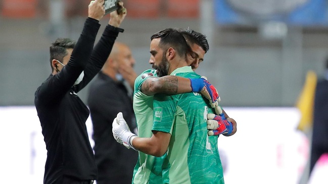 Ausencia de Claudio Bravo de la Roja provocó álgido debate en Al Aire Libre