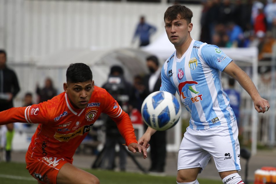 Cobreloa fue un duro obstáculo en su visita a Magallanes y quedó con chances de clasificar