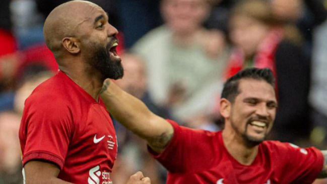 En duelo de leyendas, Liverpool contó con un gol de Mark González para vencer a Manchester United