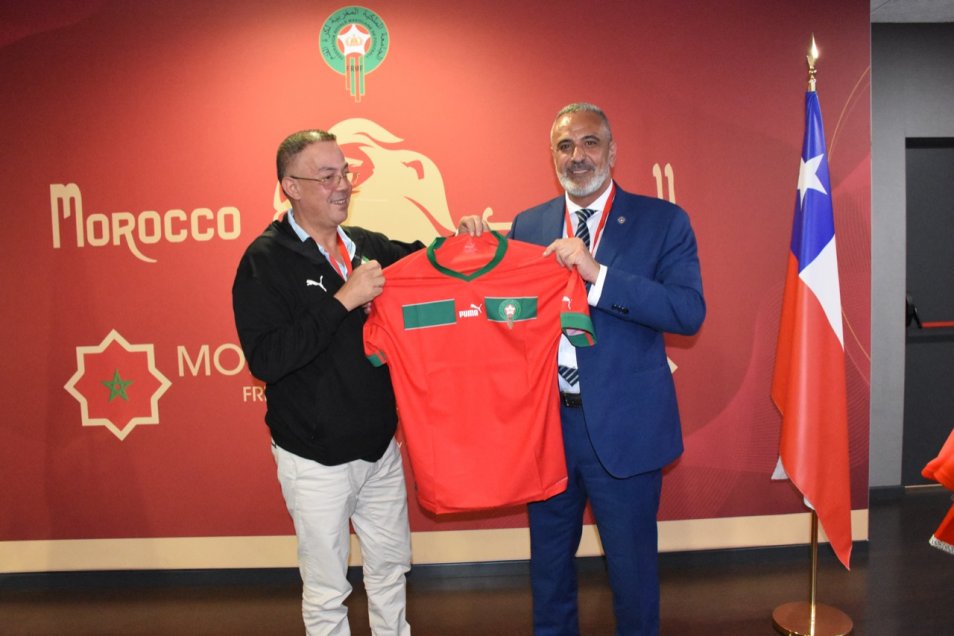 Pablo Milad intercambió camisetas con el presidente de la federación de Marruecos
