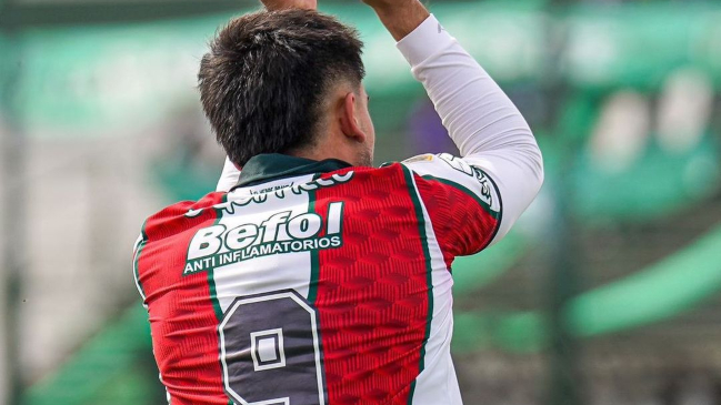 Futbolista cambió su short por láminas del álbum del Mundial de Qatar 2022