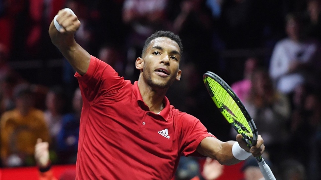 Auger-Aliassime sorprendió a Djokovic y le dio la ventaja a Resto del Mundo