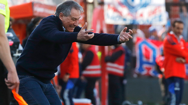 Holan apuntó a la cancha y avisó que “el miércoles será un partido totalmente diferente”