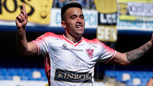 Maximiliano Quinteros marcó un golazo ante Fernández Vial en la Primera B