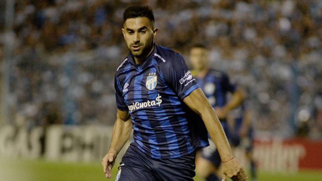 Atlético Tucumán recuperó el liderato de la liga argentina tras batir a Estudiantes