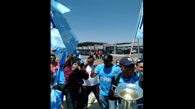 San Marcos fue recibido por sus hinchas en Arica tras consagrarse campeón de la Segunda División
