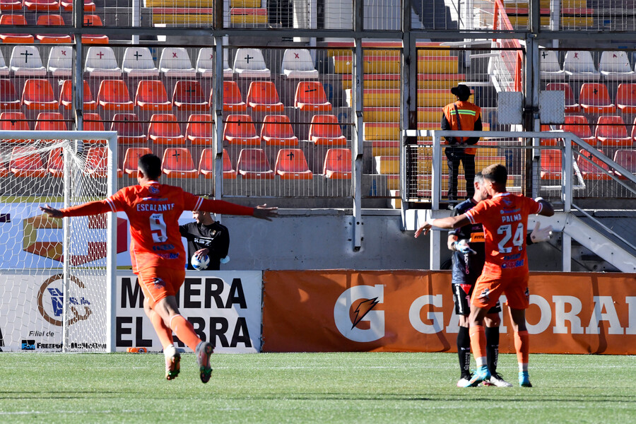 Cobreloa derribó a San Felipe y se tomó el liderato de la Primera B para soñar con el ascenso