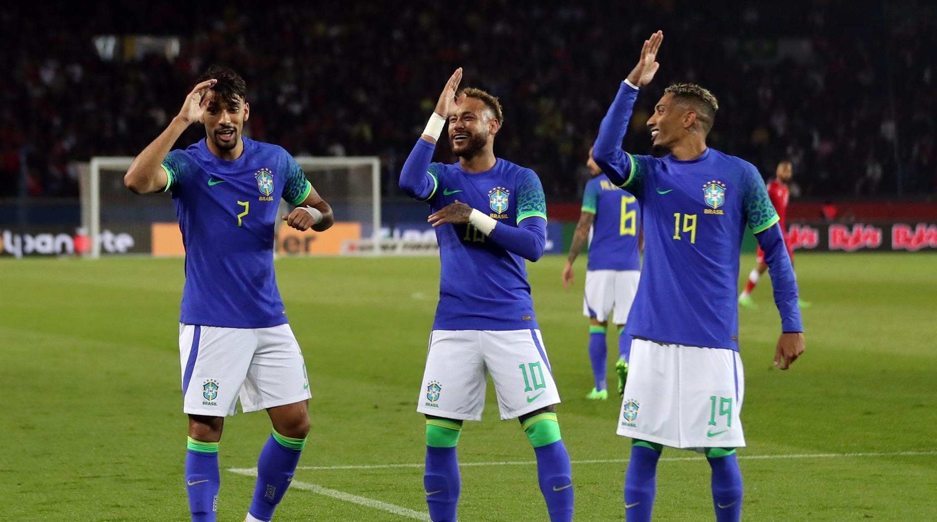 Raphina brilló con doblete en la goleada de Brasil a Túnez en París