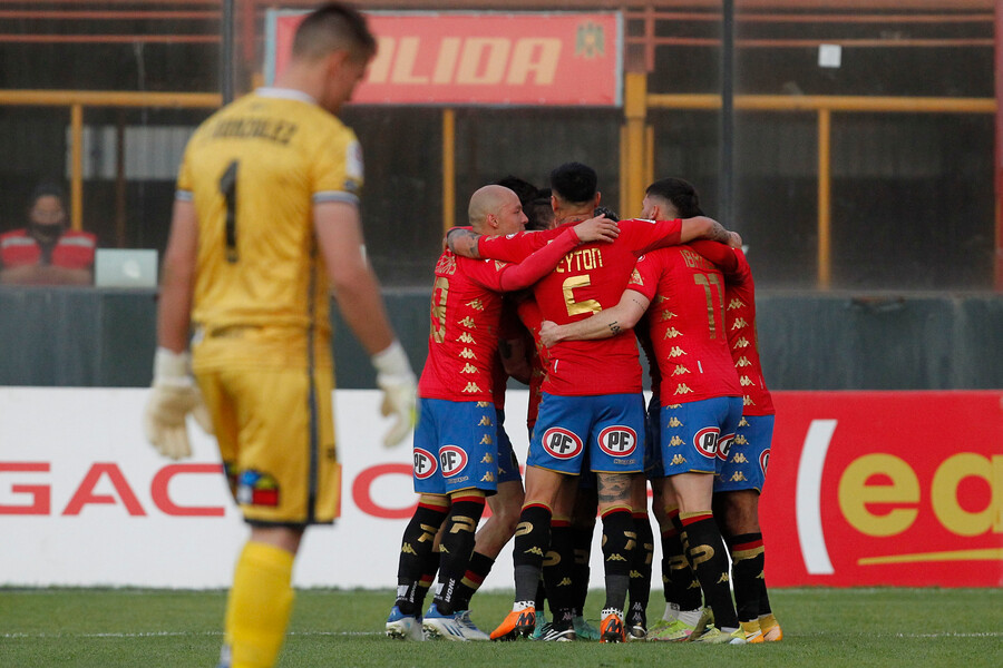 Unión Española goleó a un irregular Antofagasta y avanzó a semifinales de Copa Chile