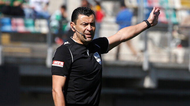 Roberto Tobar será el juez para el clásico entre Colo Colo y la UC en el Monumental