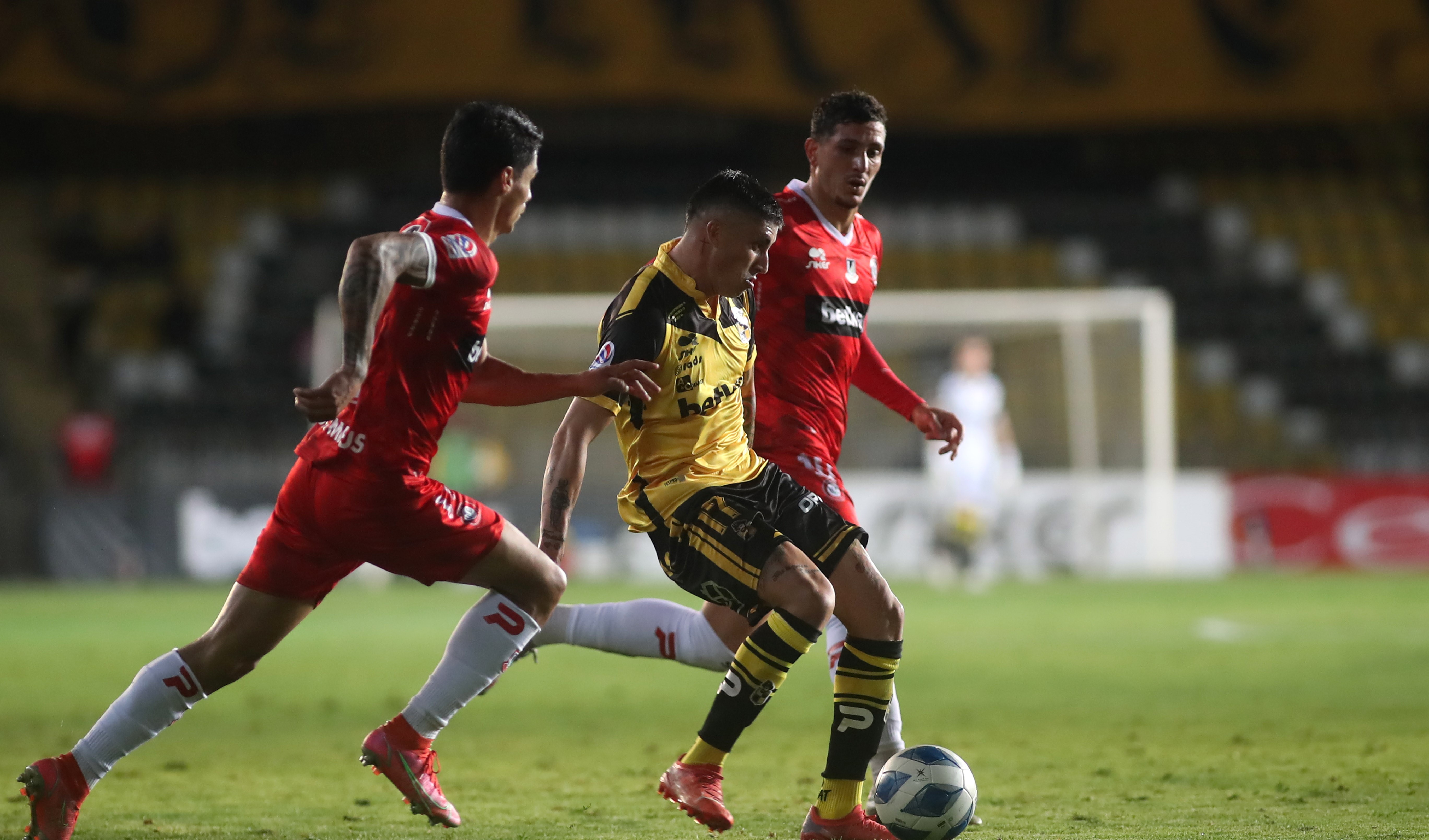 La Calera y Coquimbo dan inicio a la fecha 26 con duelo crucial en la pelea por la permanencia