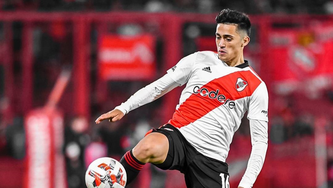 Periodista argentino destrozó a Pablo Solari y ninguneó a Colo Colo: Es un jugador de partiditos