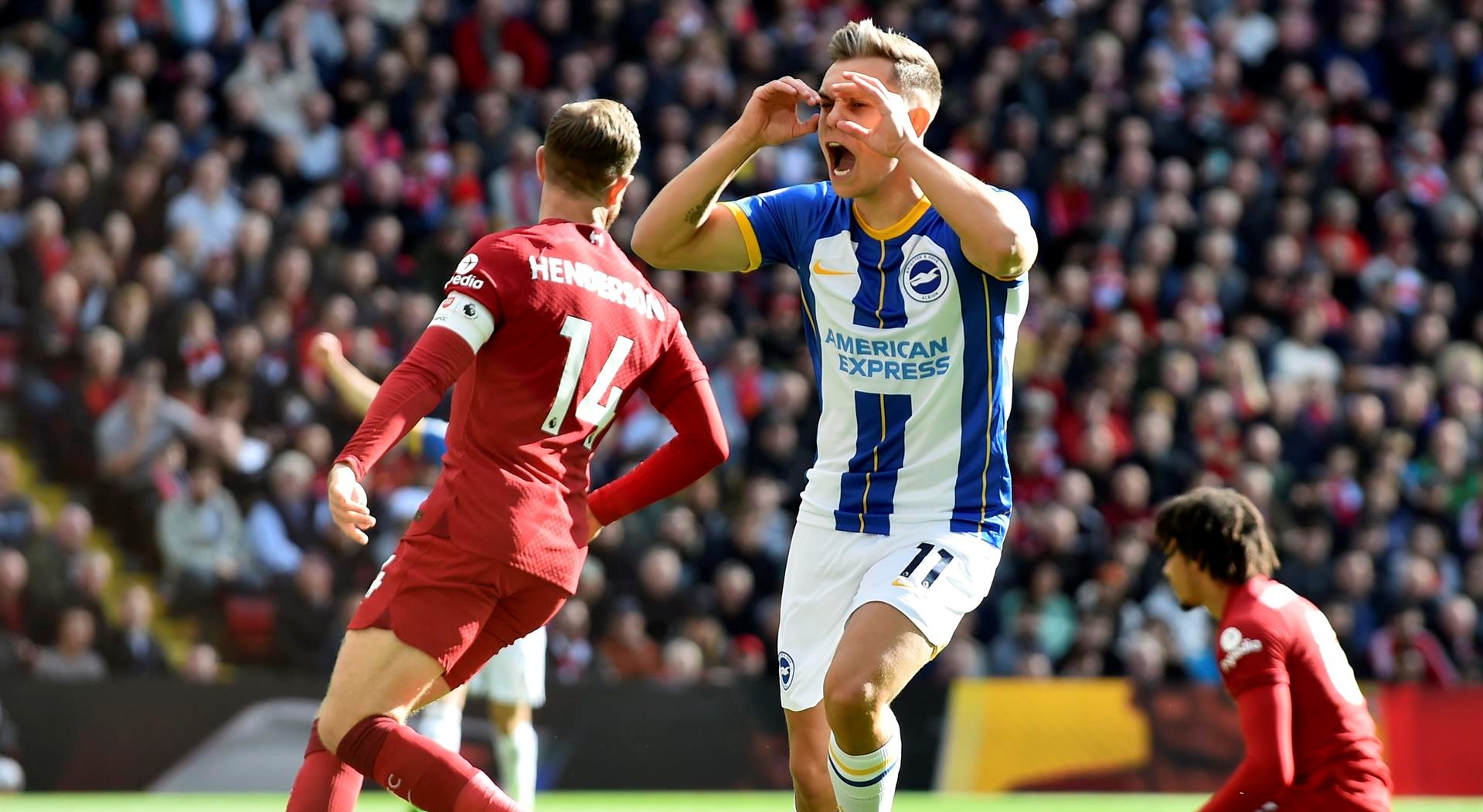 Trossard deslumbró con un triplete en el frenético empate de Brighton ante Liverpool en Anfield