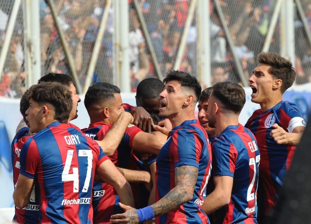 San Lorenzo le ganó el clásico a Huracán y lo complicó en la lucha por el título