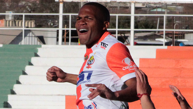 César Munder abrió la cuenta con un golazo para Cobresal ante Unión Española