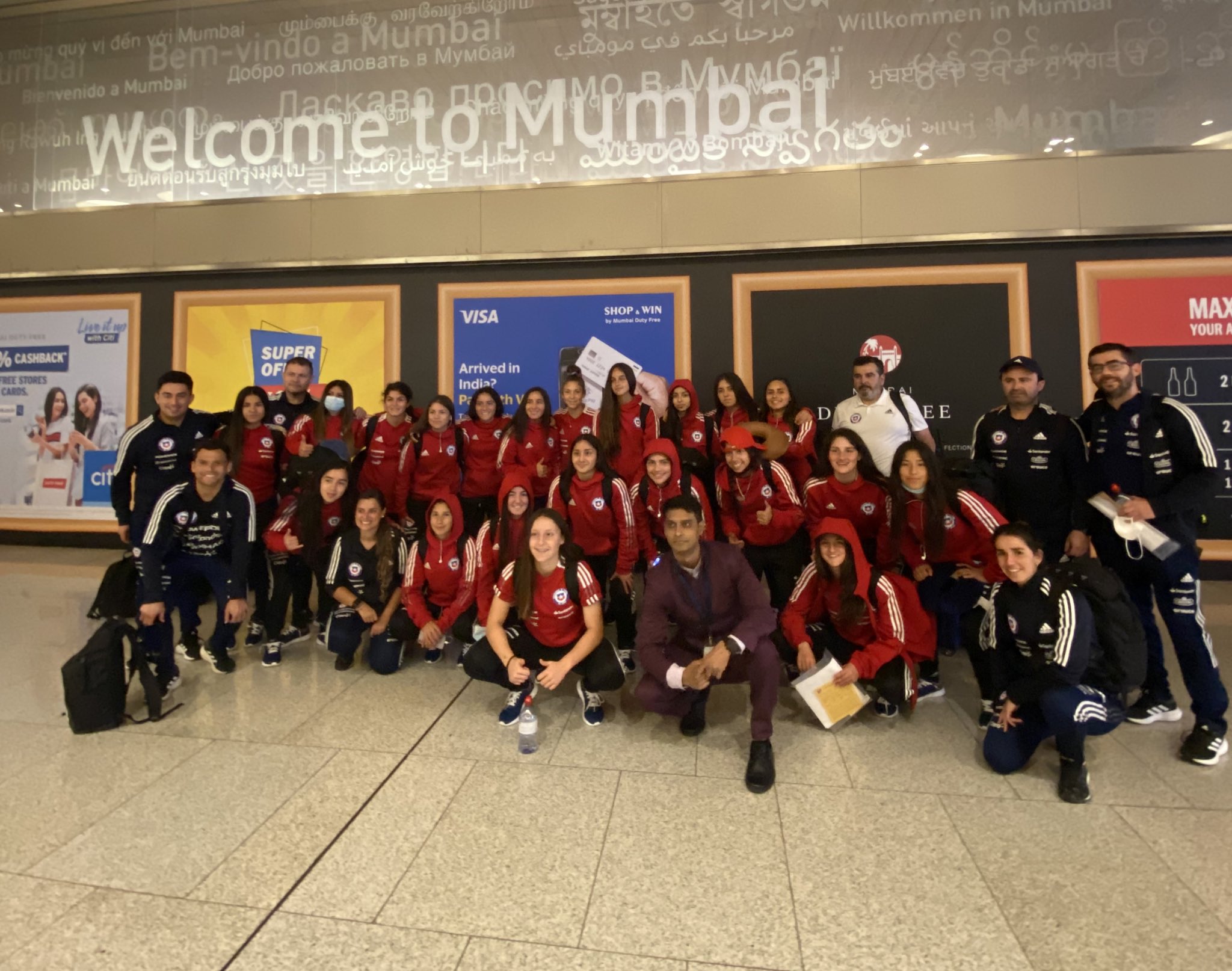 La Roja femenina sub 17 llegó a India para afrontar el Mundial