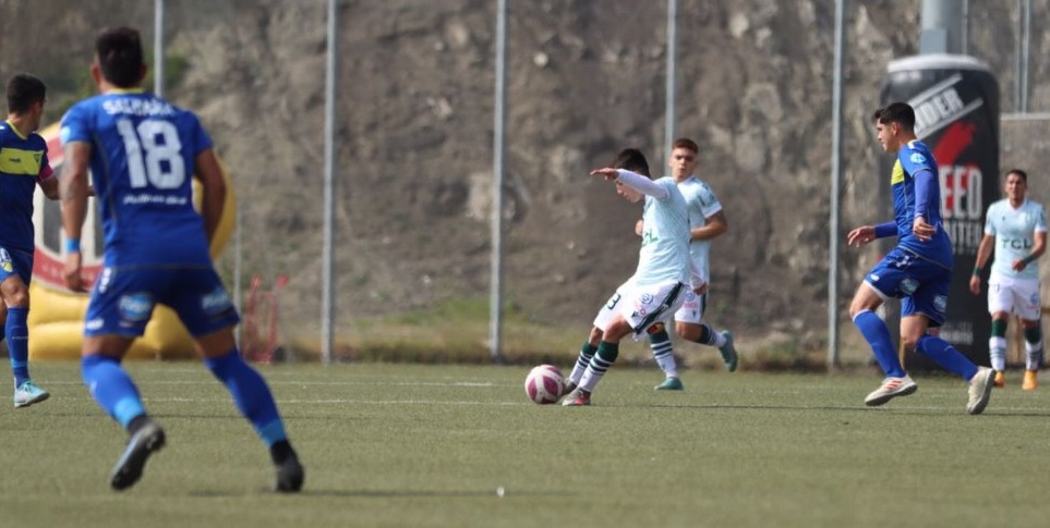 Santiago Wanderers tropezó ante Barnechea y se alejó de la zona de liguilla en la Primera B