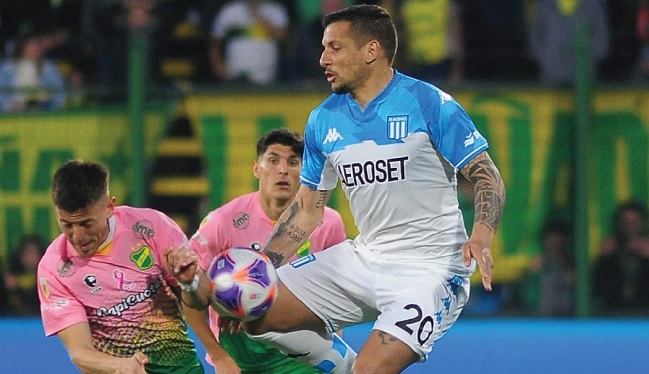 Racing salvó un empate ante Defensa y Justicia con Gabriel Arias como titular y se alejó de la cima
