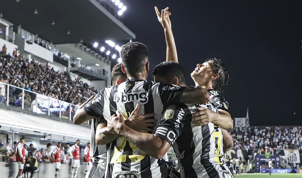 Atlético Mineiro de Eduardo Vargas impuso sus condiciones en triunfo ante Santos