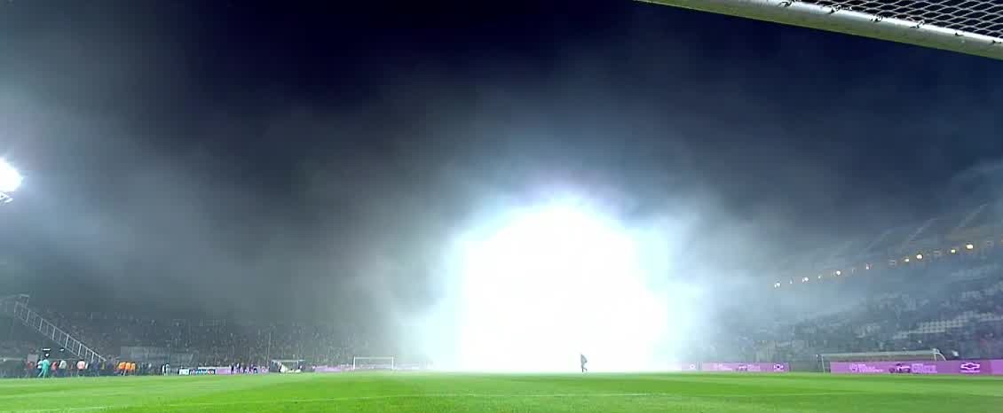 El momento en que se interrumpió el duelo de Gimnasia y Boca por una nube de gas lacrimógeno