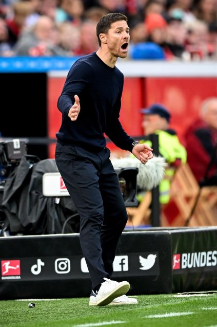 El estreno de Xabi Alonso y el desempeño de Charles Aránguiz en Leverkusen