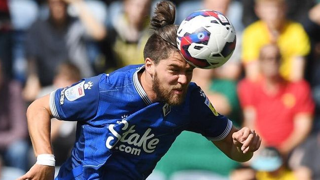 Sierralta jugó apenas 10 minutos en la derrota de Watford en la Championship League