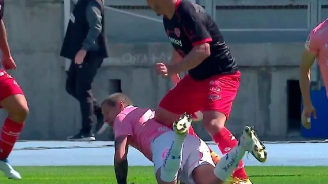 [VIDEO] ¿Qué te pareció? El árbitro desestimó con el VAR un penal para Ñublense ante la UC