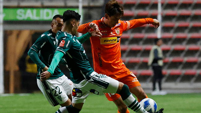 Cobreloa enredó puntos en un caliente partido con Santiago Wanderers