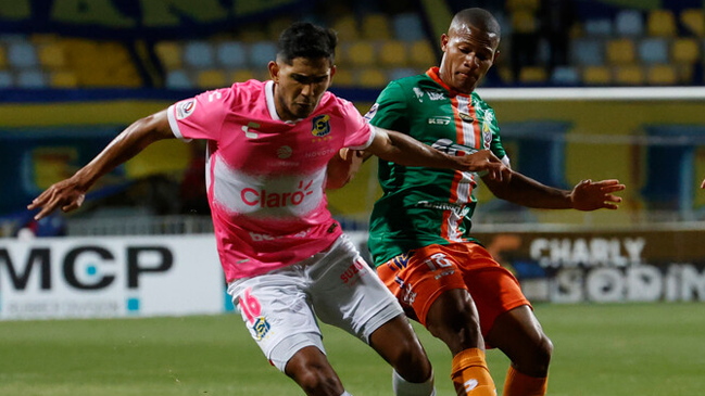 Cobresal golpeó con un jugador menos y rescató un empate ante Everton en Sausalito