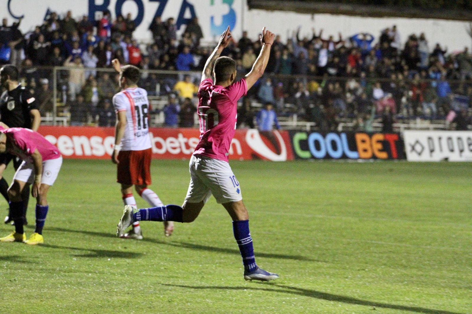 Deportes Santa Cruz sorprendió a Unión San Felipe con maciza goleada en la Primera B