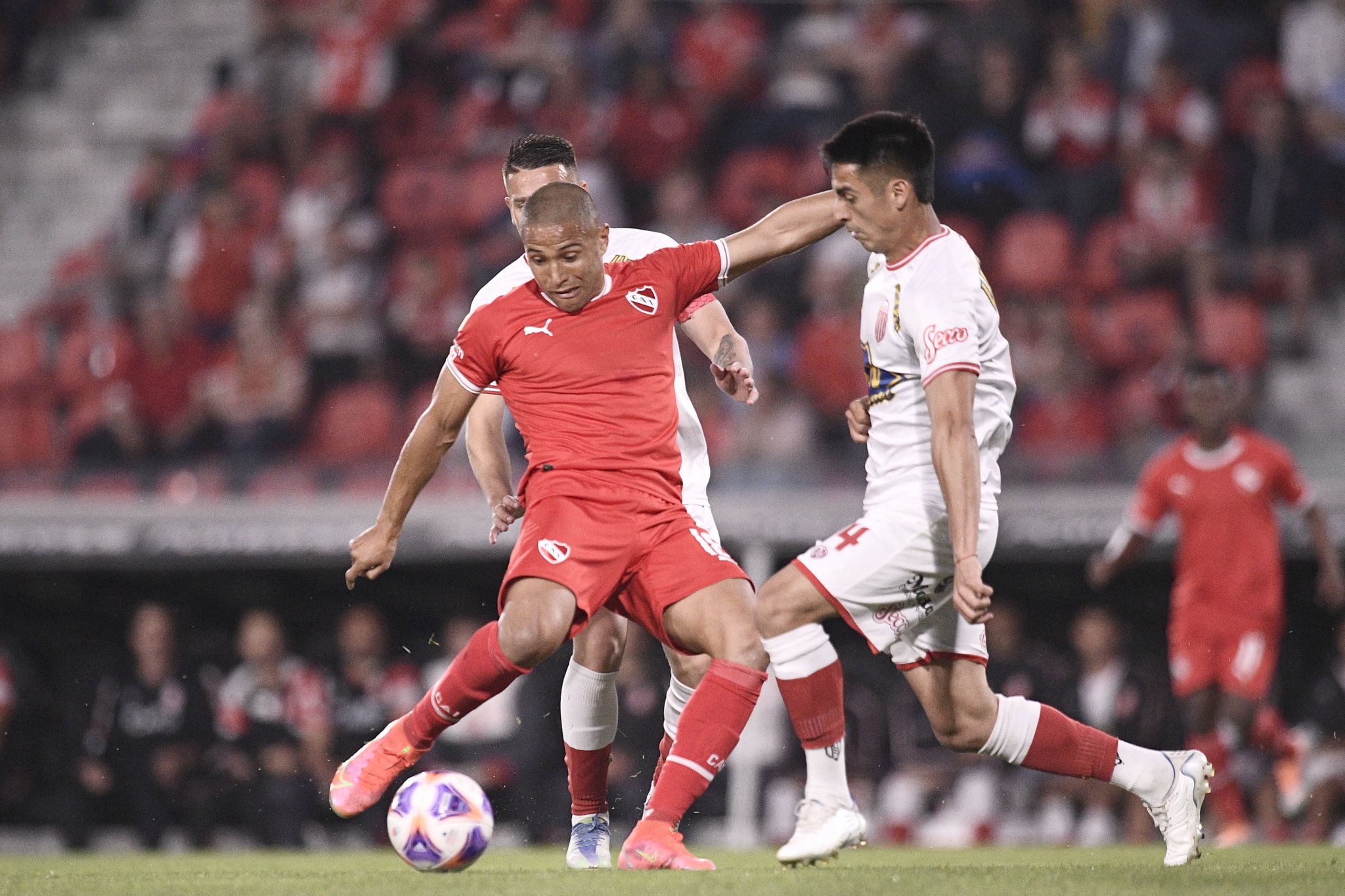 Independiente de Leandro Benegas salvó un empate ante Barracas Central