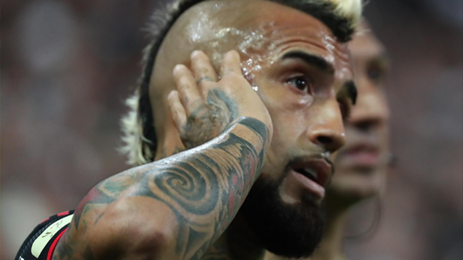 La emocionante ovación de la hinchada de Flamengo en apoyo a Arturo Vidal