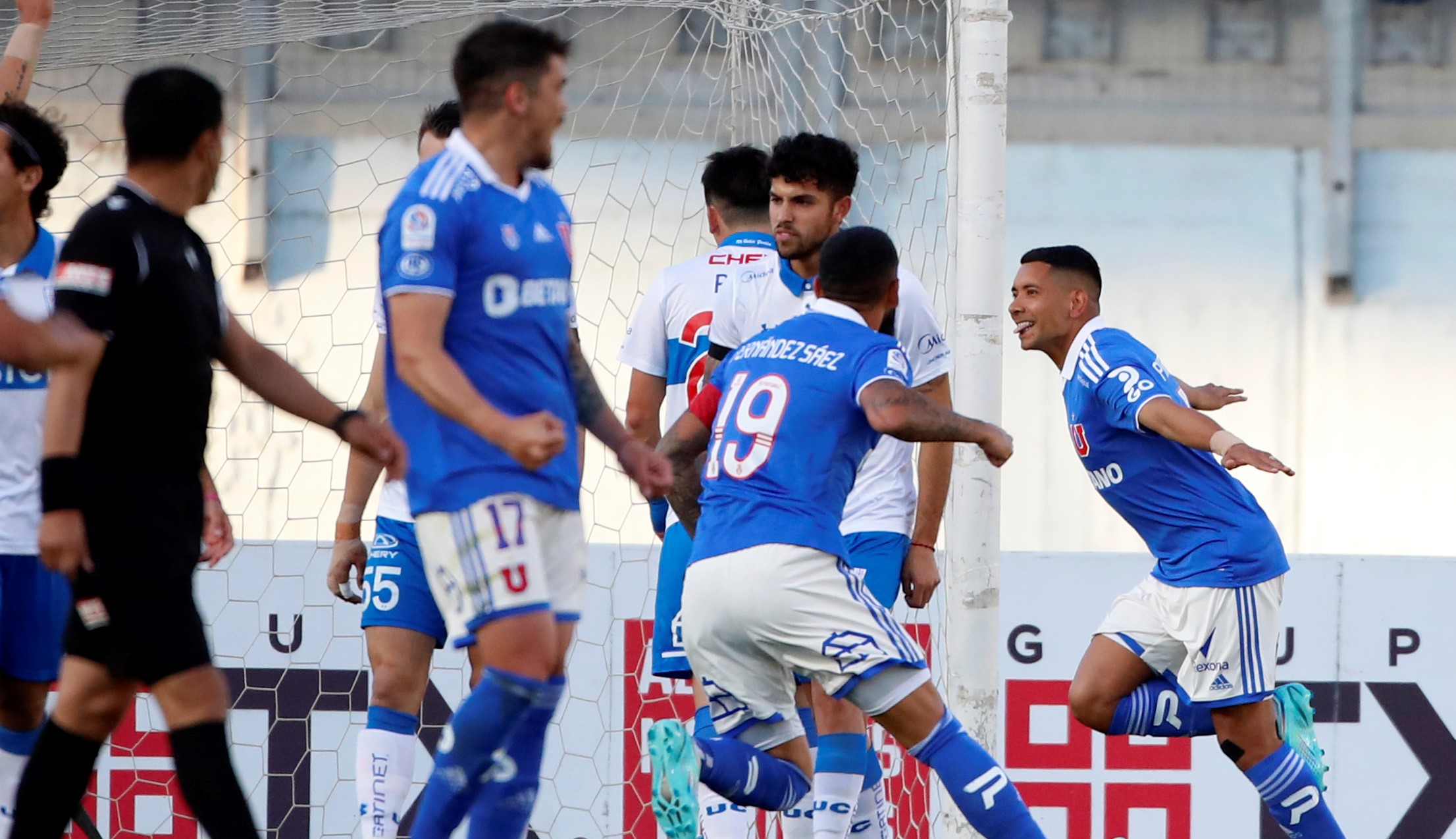 Cristian Palacios apareció en el área de la UC y lo igualó para la U en la Copa Chile
