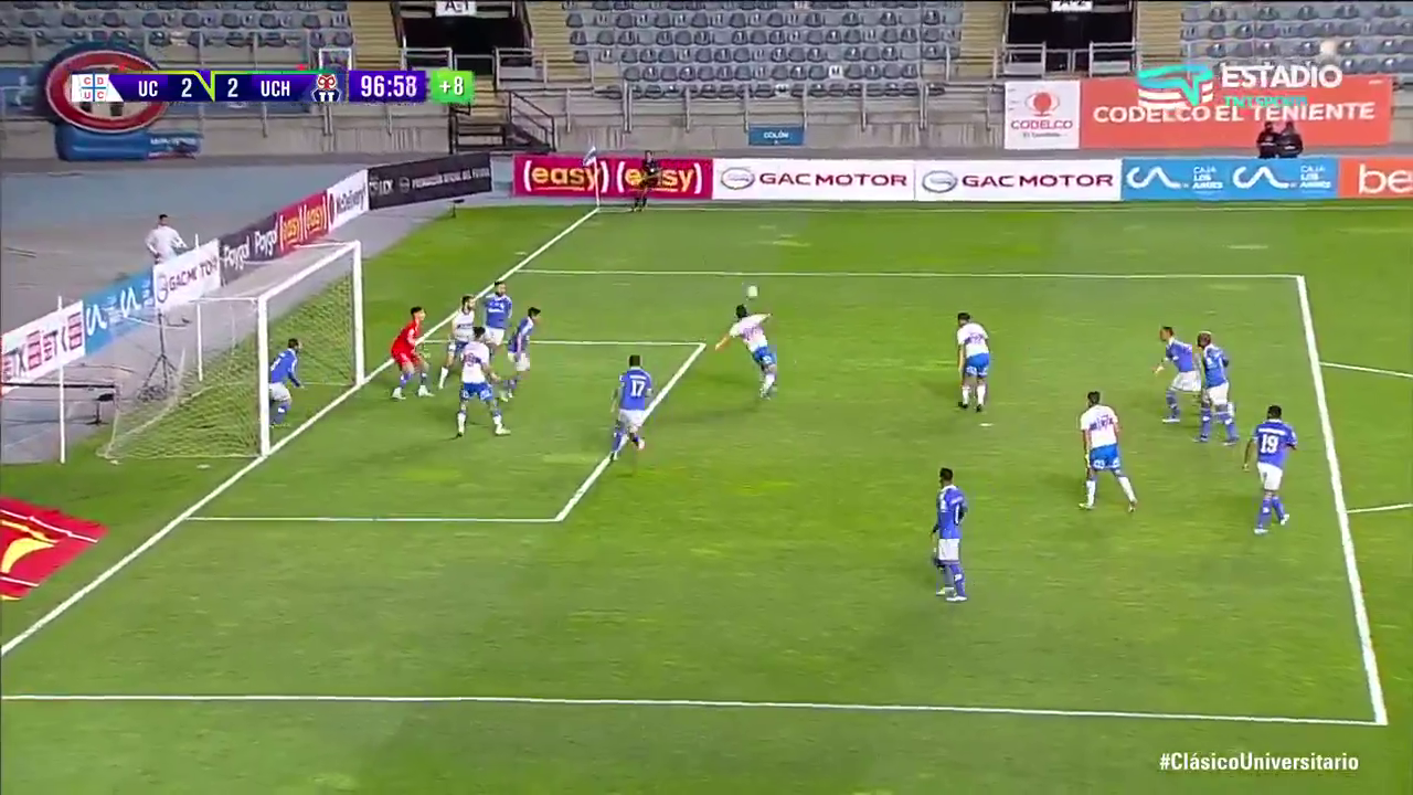 Gonzalo Tapia maquilló la eliminación de la UC con un golazo de volea ante la U