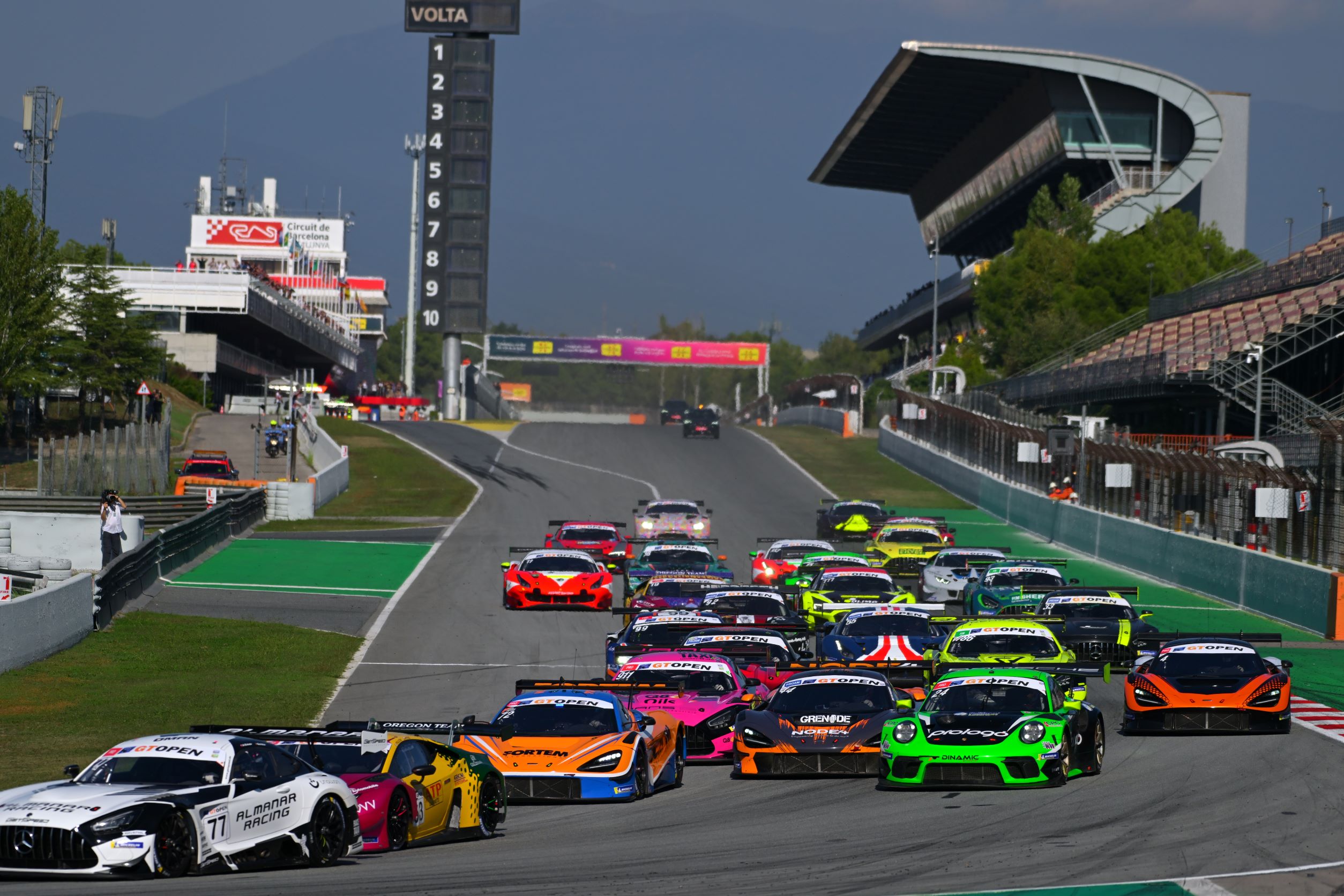 Benjamín Hites quedó a una carrera de coronarse en el GT Open Internacional de Europa