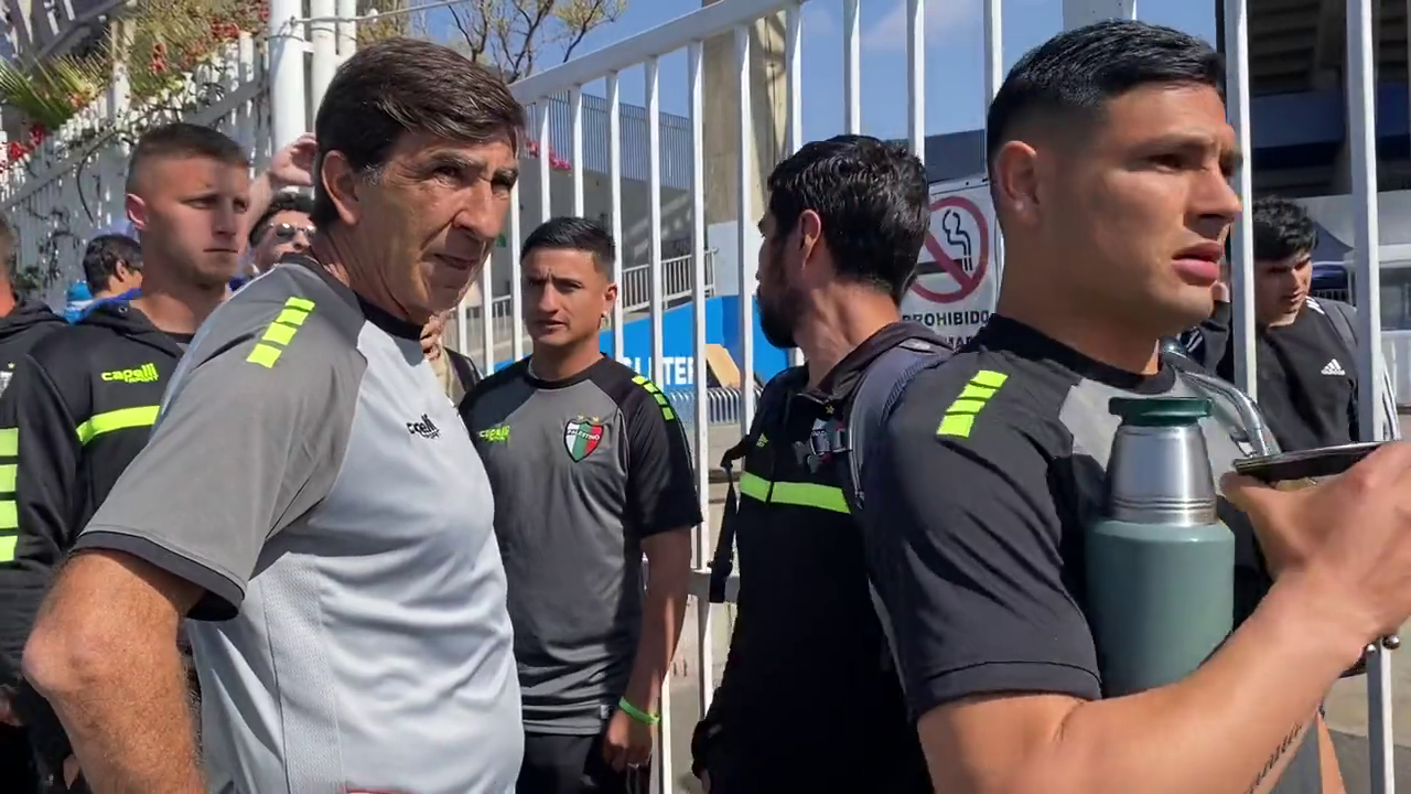 El momento en que Palestino no pudo ingresar al estadio “Calvo y Bascuñán” en Antofagasta