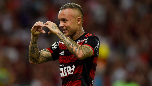 Everton Cebolinha jugó un partidazo y le dio el triunfo a Flamengo ante A. Mineiro de Vargas