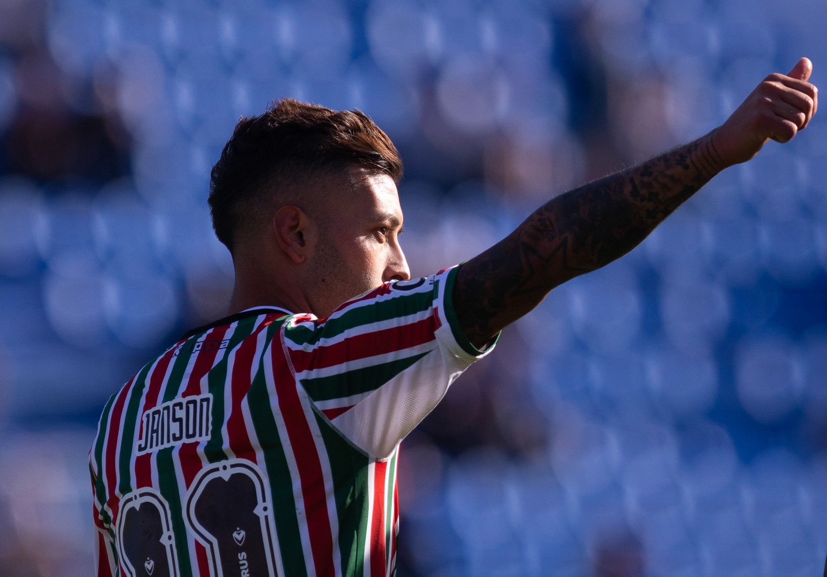 Vélez Sarsfield aplastó a Estudiantes y se alejó de los últimos puestos en Argentina